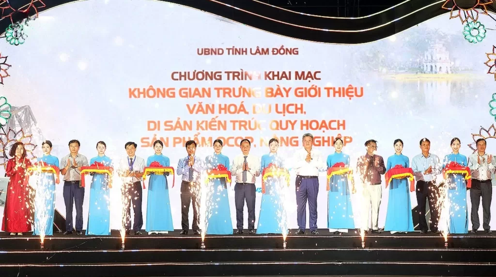 Ngày Văn hóa Lâm Đồng tại Hà Nội 2025 - Chương trình Khai mạc “Không gian trưng bày giới thiệu Văn hóa, Du lịch, Di sản kiến trúc - Quy hoạch, Sản phẩm OCOP, Nông nghiệp tỉnh Lâm Đồng”